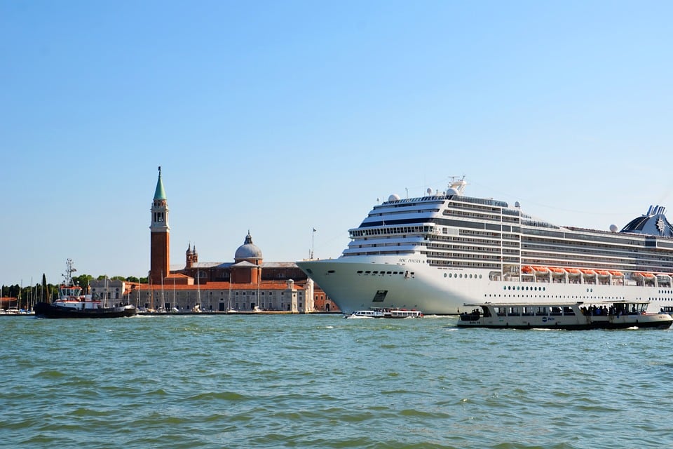 Cruise-Ship-Sailing-The-Ocean-APPS-violation